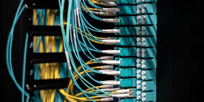 betekenis oid, netwerkkabels in een patchpaneel
